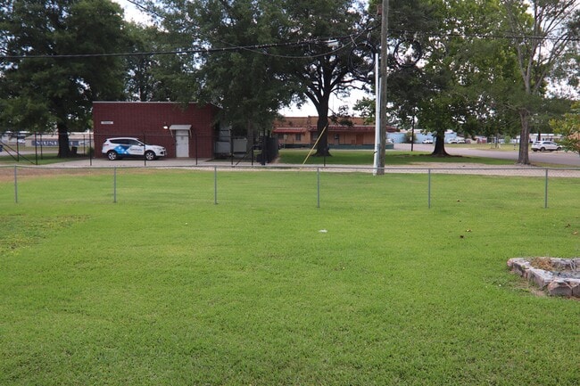 Building Photo - 170 S 4th St