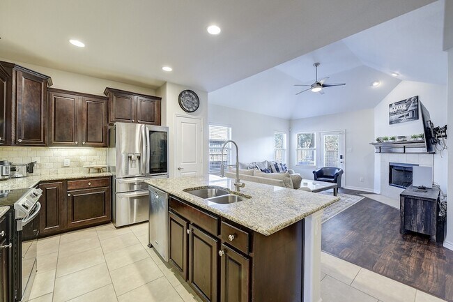 Building Photo - 106 Martingale Trail