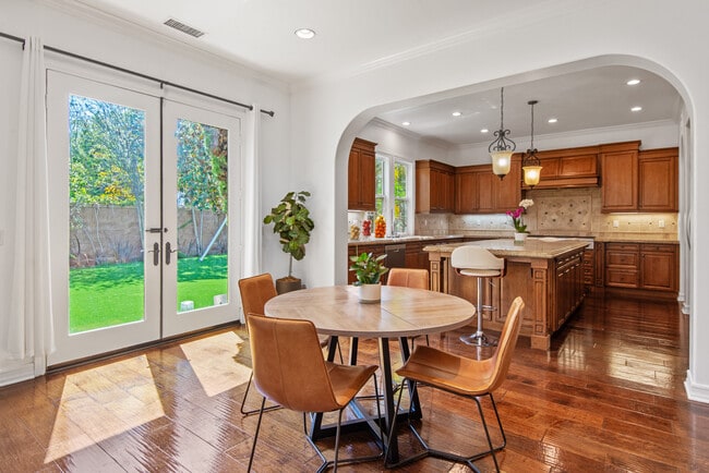 Building Photo - 8005 S Bell Crest Dr
