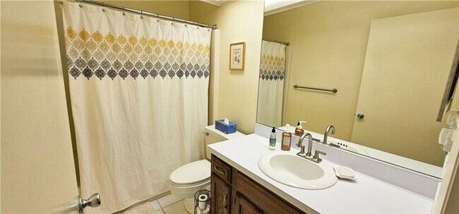 Building Photo - Annual Fully Furnished 2/2 Condo with Golf...