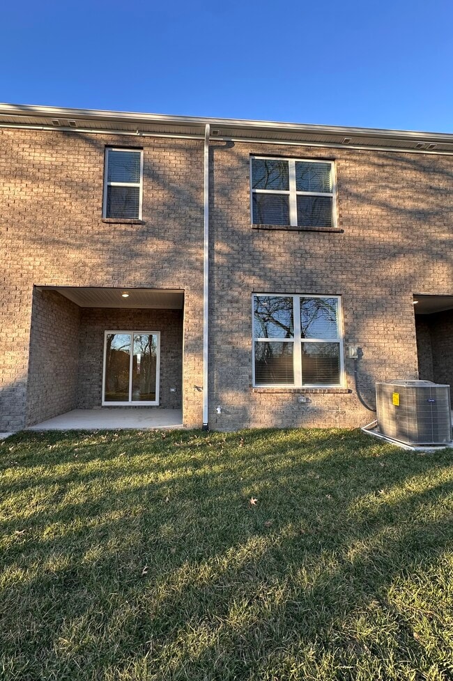 Building Photo - 700 Dreamers Private Ln