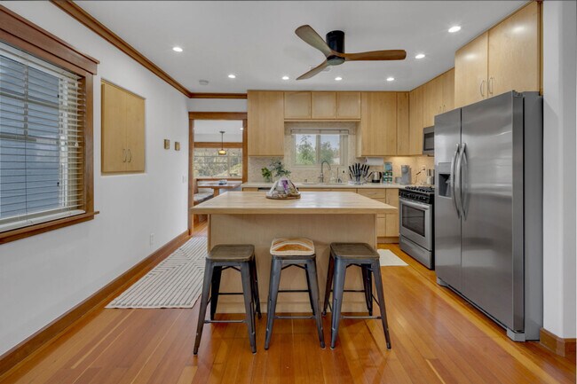 Building Photo - 1072 Johnson Ave