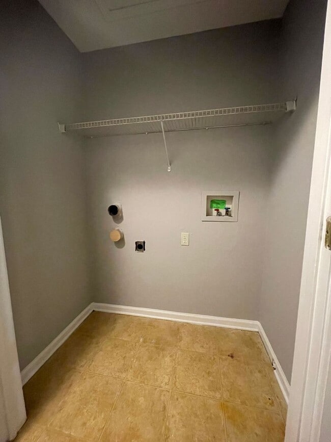 Building Photo - 1419/1421 Creekside