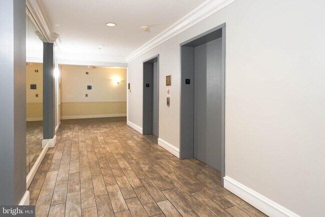 Building Photo - 2204 Westcourt Ln