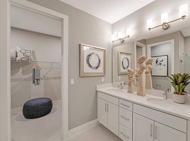 Building Photo - 923 SW Pr Ave