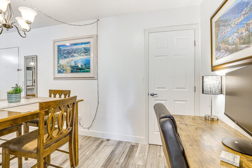 Building Photo - 265 Loma Alta Dr