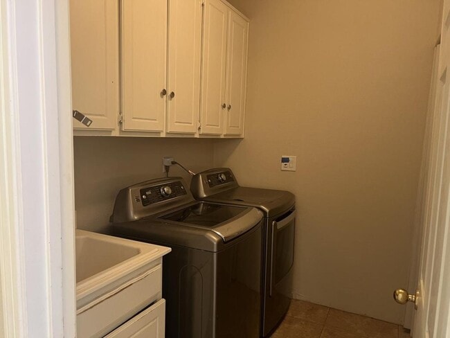 Building Photo - 27749 Hackberry St