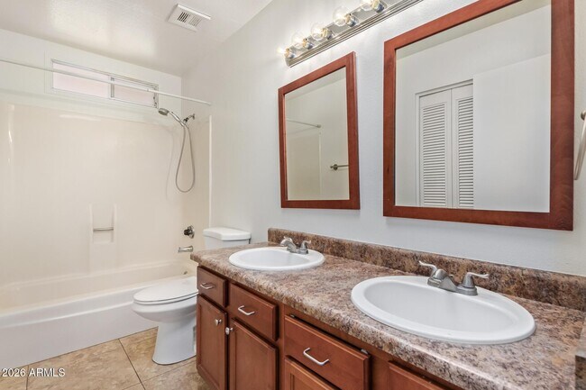 Building Photo - 3929 S Pine St