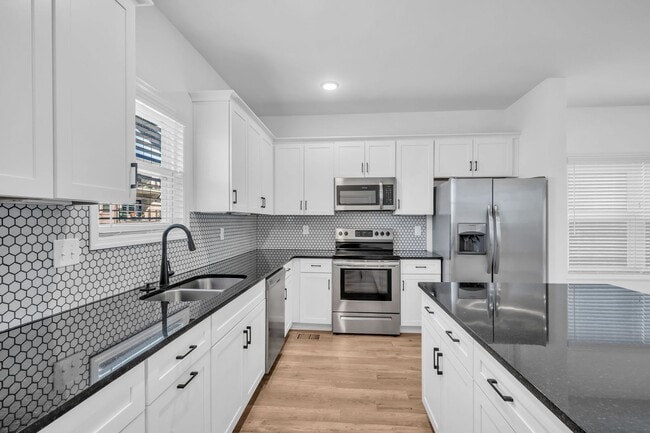 Building Photo - Modern Living in Bellevue