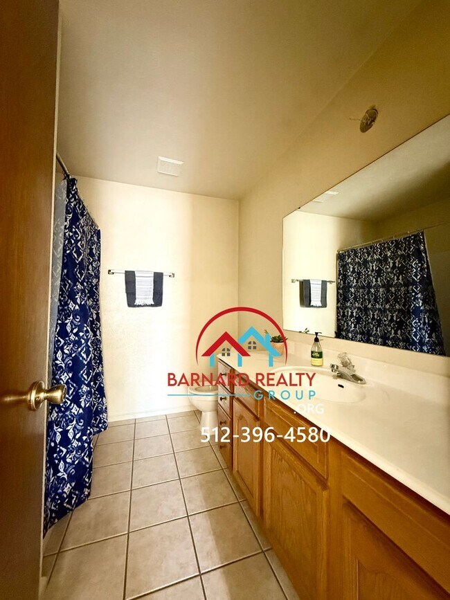 Building Photo - Available Now: 3 Bedroom, 2 Bath Stand Alone Home