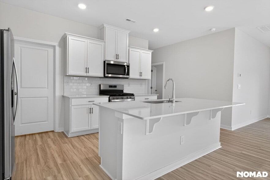 Building Photo - 6609 Barcelona Wy