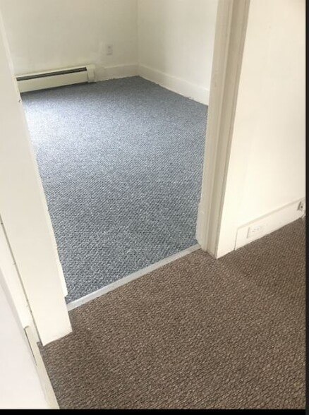 Building Photo - 6 W Shore St