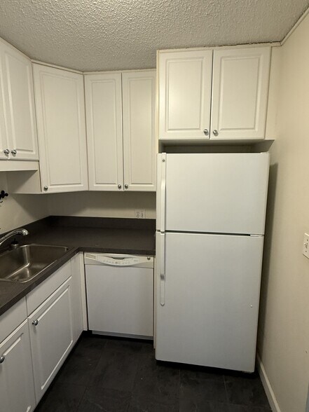 Building Photo - 10 E Ontario St