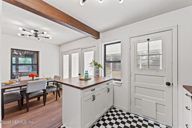 Building Photo - 6235 Fordham Cir E