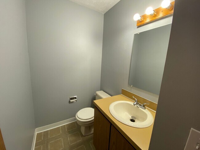 Building Photo - 4330-4332 Ellsworth Rd Stow OH 44224 MFH2 .T3