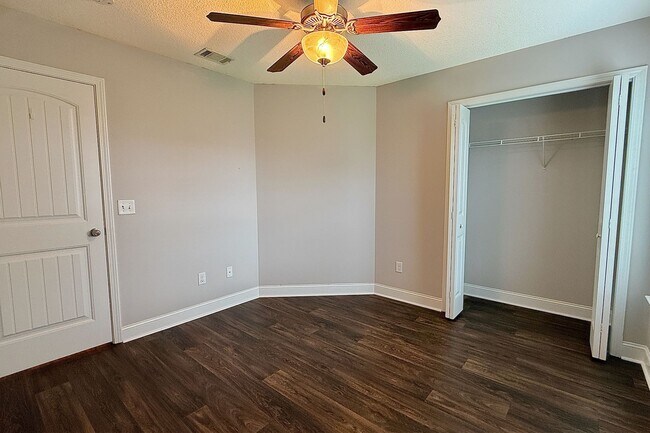 Building Photo - 309 Nashview Trail