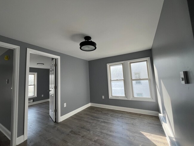 Building Photo - 683 State St