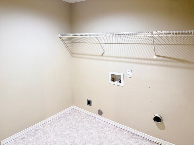 Building Photo - 12553 Catch Pen Rd