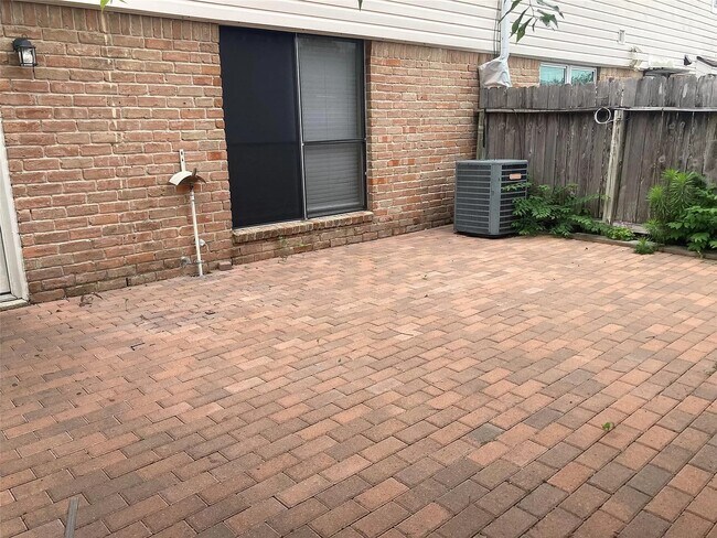 Building Photo - 9022 Wilcrest Dr