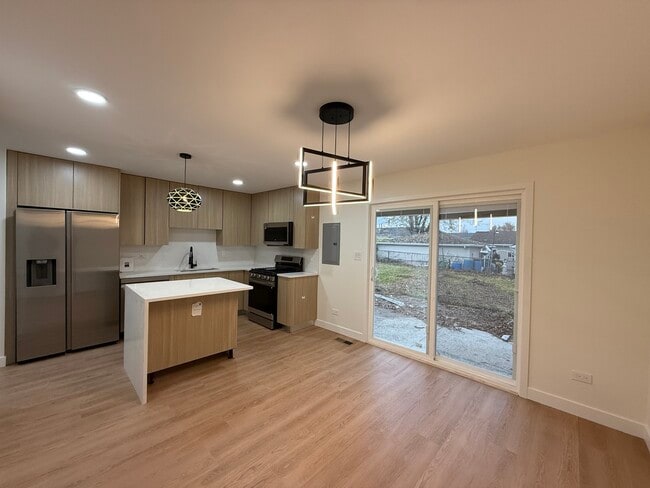 Primary Photo - 410 Healy Ave