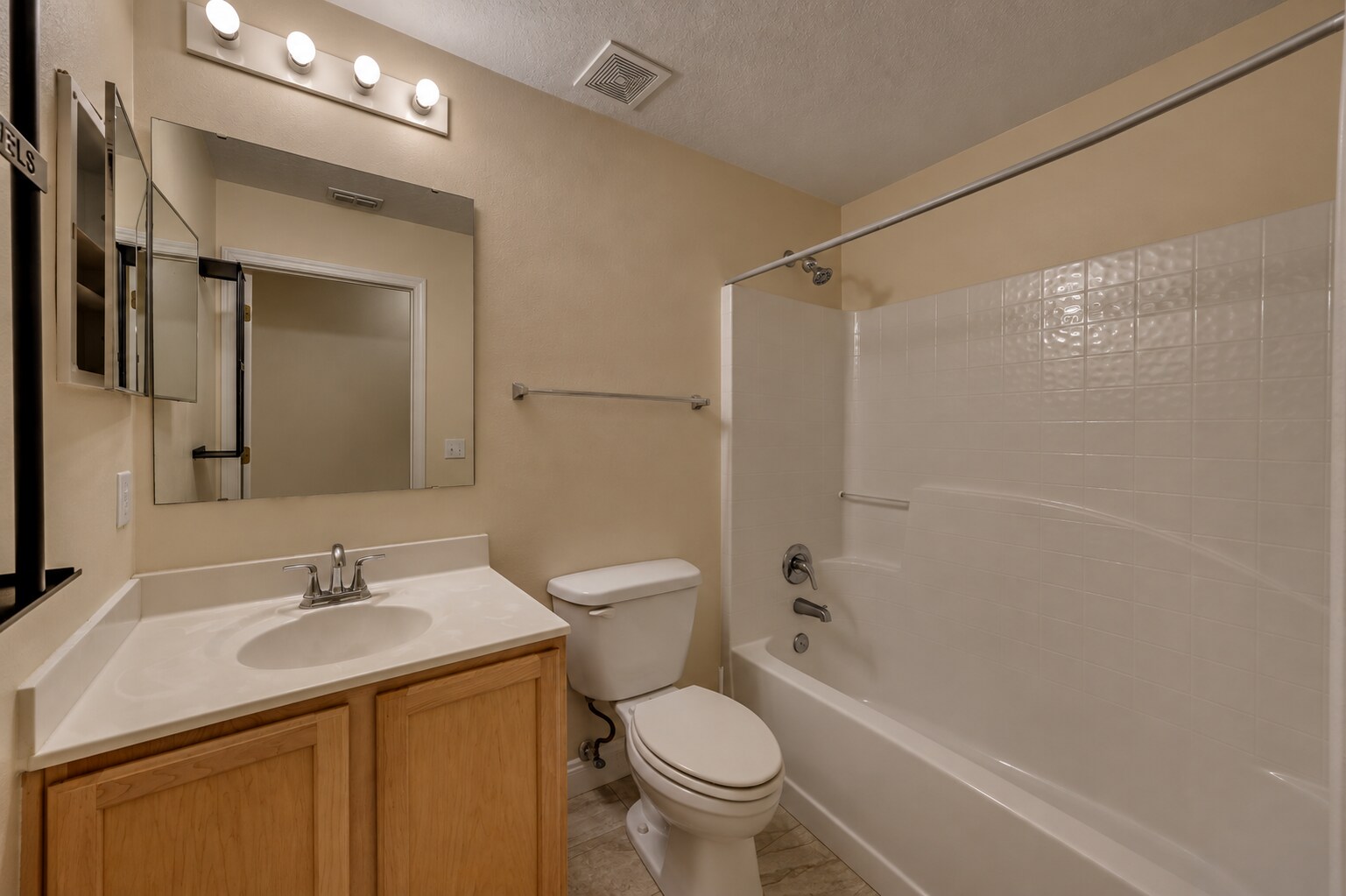Building Photo - 537 Mason Dr