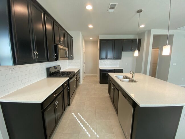 Building Photo - 384 Gaida Loop