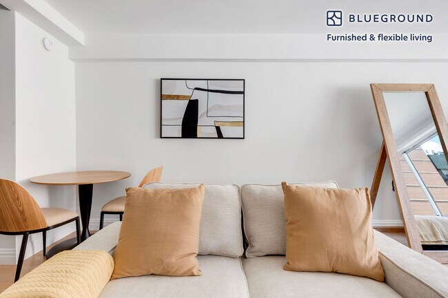 Building Photo - 340 E 51st St