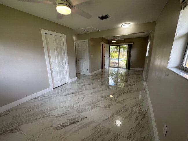 Building Photo - 765 E Dayton Cir