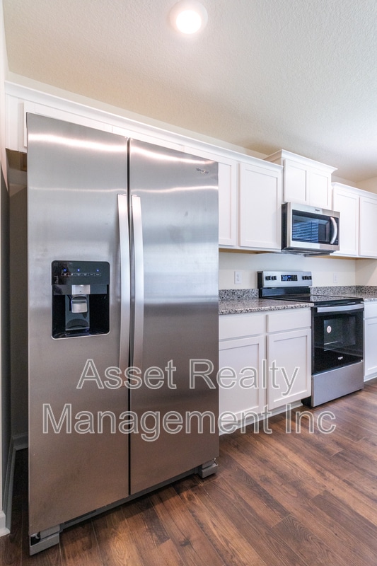 Building Photo - 2019 Southwood Cir