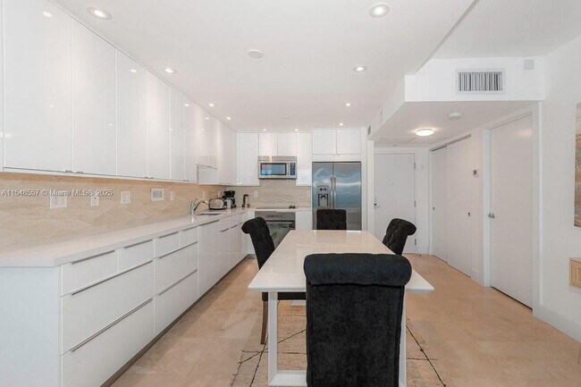 Building Photo - 2301 Collins Ave