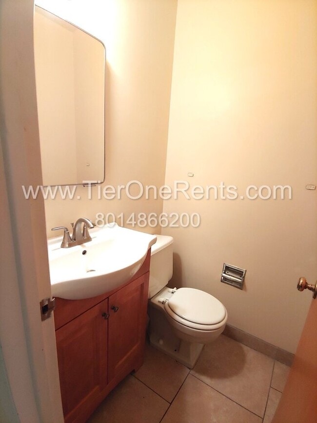 Building Photo - This property offers a NO DEPOSIT option available for qualified renters!