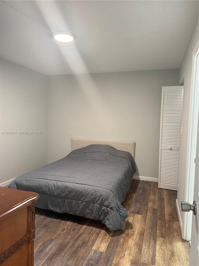 Building Photo - 1627 Riverview Rd