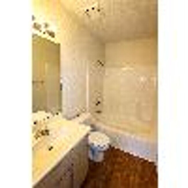 Building Photo - 8100 E Lakeshore Dr