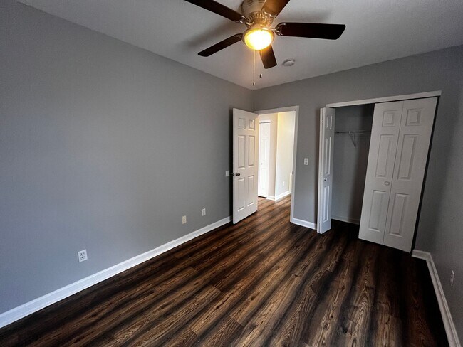 Building Photo - 3600 Hillcross Dr