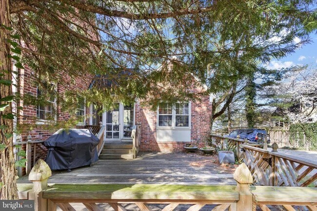 Building Photo - Palisades Gem Ready for Immediate Move-in!!