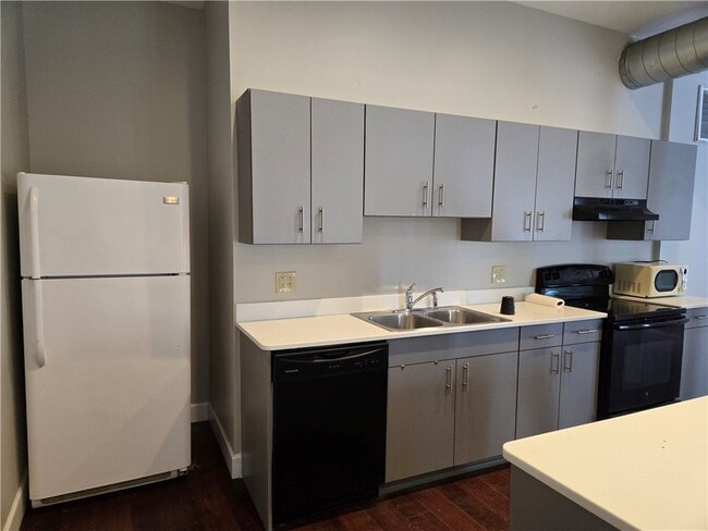 Building Photo - 320 East Ave