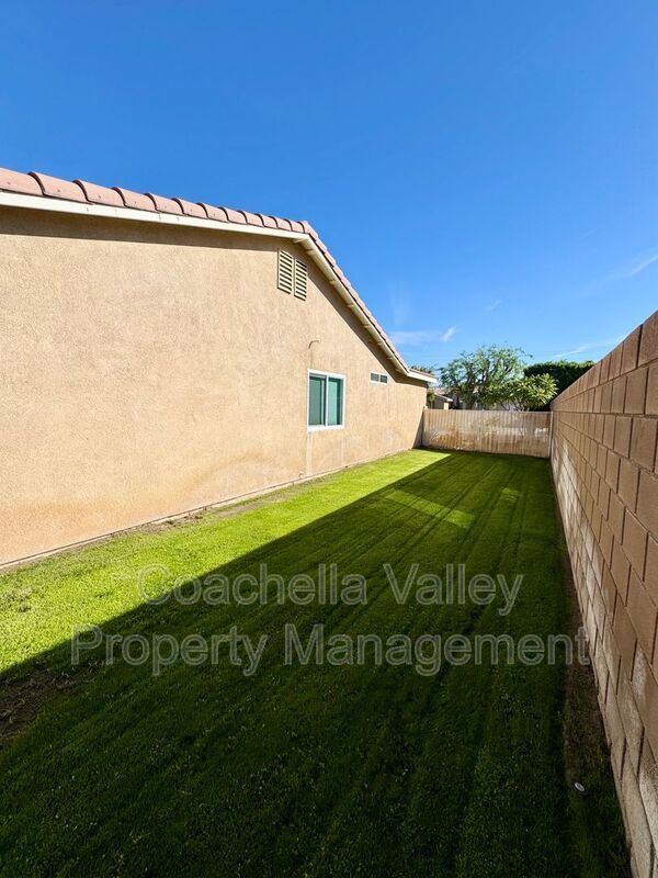 Building Photo - 48201 Cll Del Sol