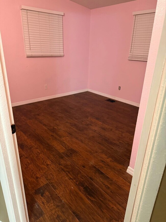 Building Photo - 10495 118th Ave N