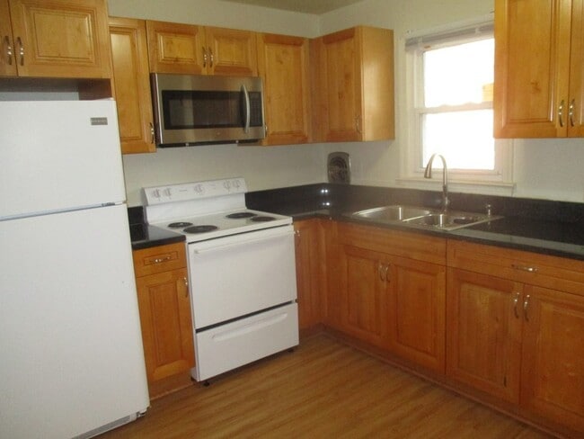Building Photo - 110 Longhill Rd
