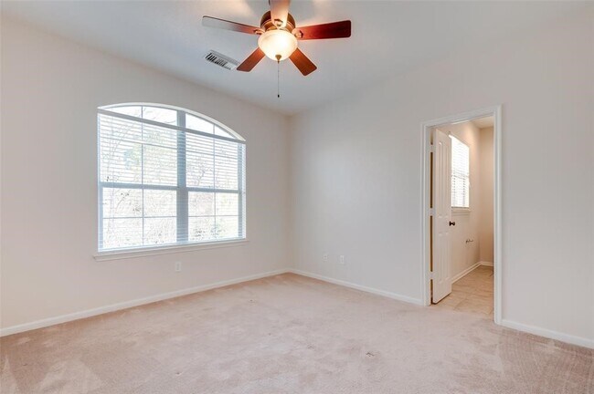 Building Photo - 34 N Longsford Cir
