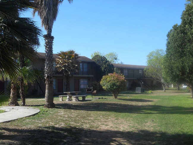 Building Photo - Uvalde Flats Apartments