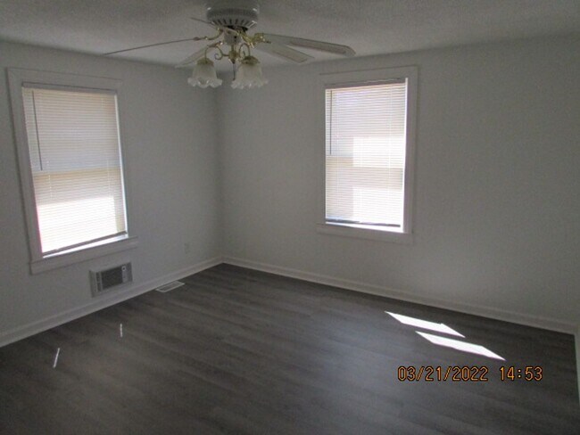 Building Photo - Lake View, Close to Shaw AFB!