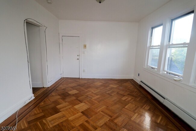 Building Photo - 176 Shephard Ave