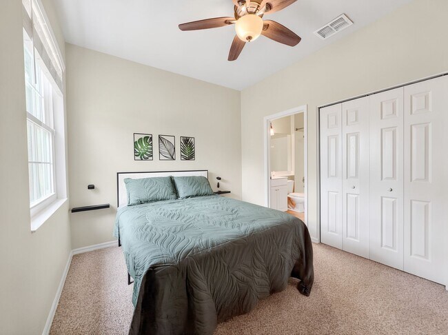 Building Photo - 2 Bed + Flex, 2 Bath Fully Furnished Annual Rental