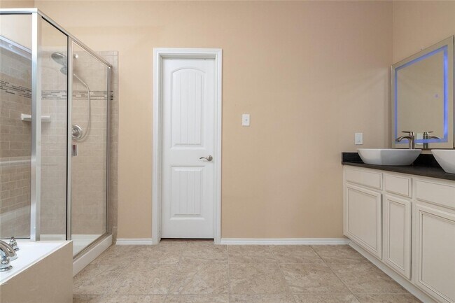 Building Photo - 1009 Cheyenne Dr