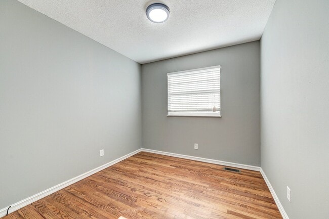 Building Photo - 3633 Shores Dr