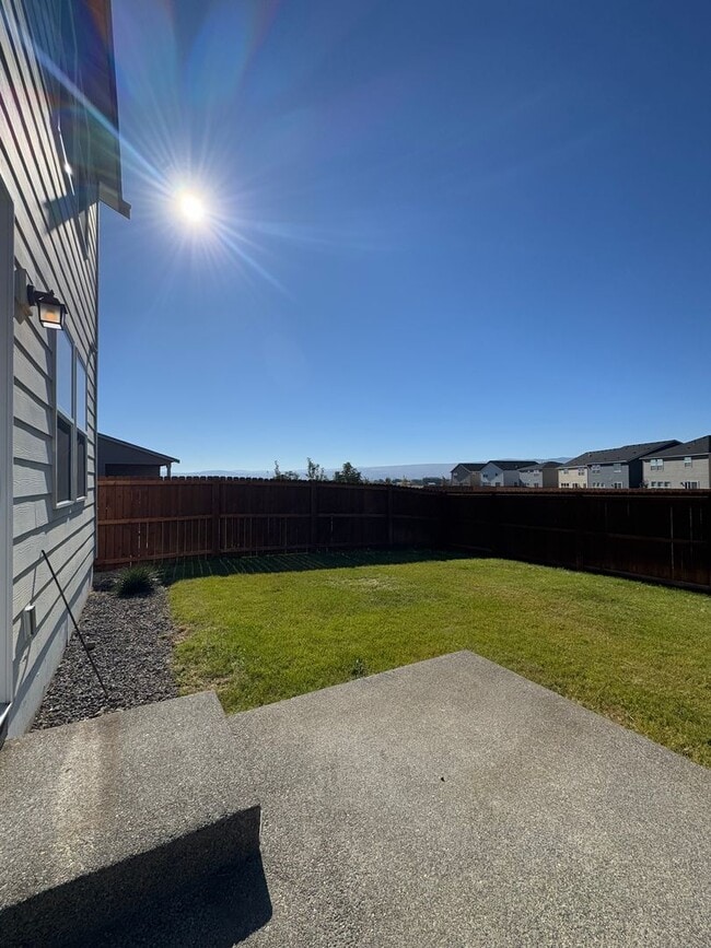 Building Photo - Spacious 4-Bedroom Home in a Great Neighbo...
