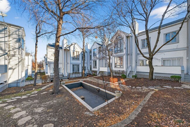 Building Photo - 28 Columbus Square Dr