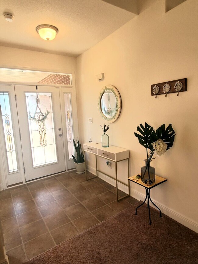 Building Photo - Corner Lot 4/2 Home - Fenced Yard - Near NAS