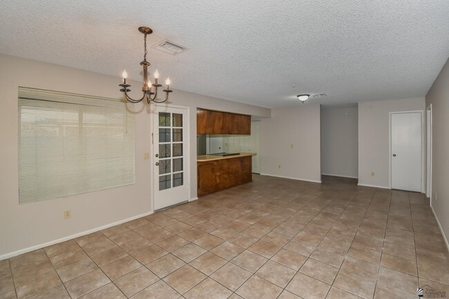 Building Photo - 2716 W Oakwood Ln